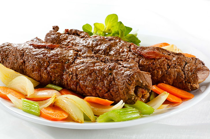 piatto di carne cotta, maiale, verdure, cipolla, piatto, Sfondo HD
