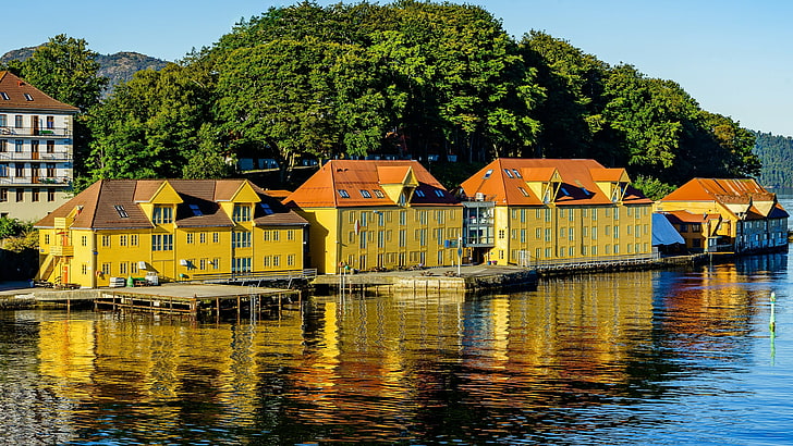 home, sea side, europe, bergen, norway, nordnesboder, city, evening, river, real estate, reflection, north sea, sky, house, tree, town, yellow houses, water, waterway, HD wallpaper