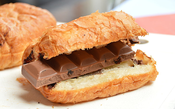 шоколадная плитка с начинкой из хлеба, круассана, пирожных, шоколада, HD обои