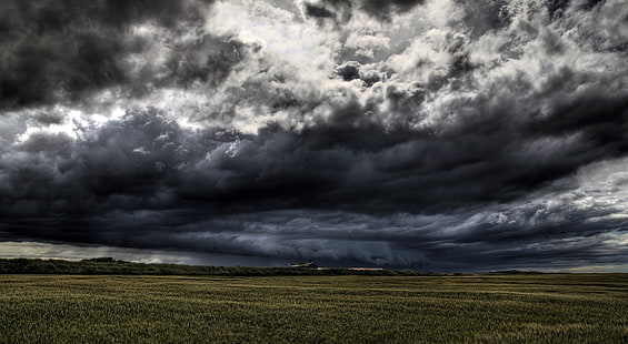 سماء عاصفة ، حقل عشبي وسحب نيمبوس ، طبيعة ، منظر طبيعي ، عاصف، خلفية HD HD wallpaper