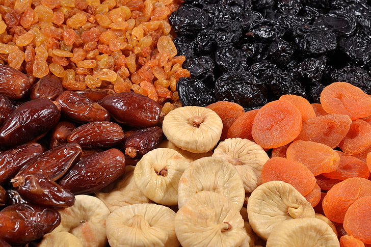 assortiment de bonbons, raisins secs, figues, abricots secs, fruits secs, pruneaux, dattes, Fond d'écran HD