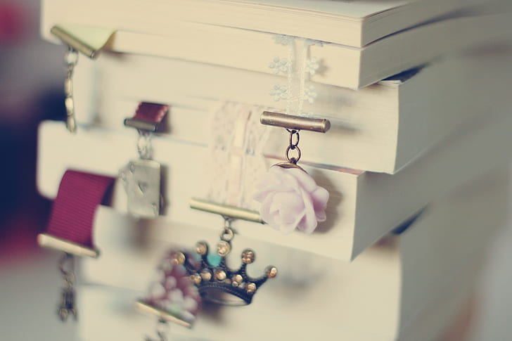 macro, background, mood, books, roses, crown, page, bookmark, rosette, HD wallpaper