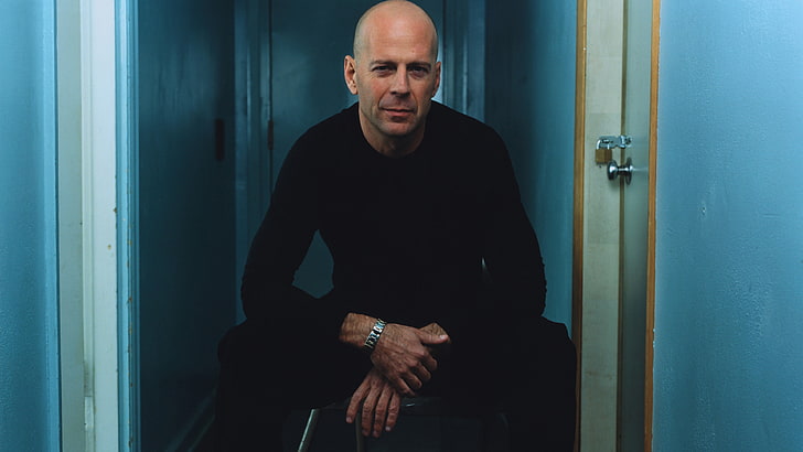 homme portant un t-shirt noir à col rond et manches longues, Bruce Willis, célébrités les plus populaires en 2015, acteur, Fond d'écran HD