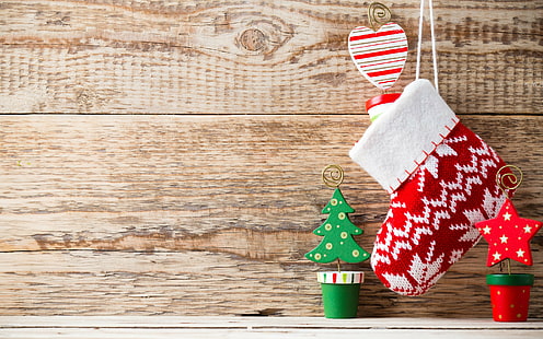 Feliz Natal, decoração, madeira, meias de Natal em vermelho e branco floral, madeira, Natal, Ano Novo, decoração, Feliz, HD papel de parede HD wallpaper