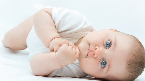 Baby HD, bebeğin beyaz ekip boyun onesie, fotoğrafçılık, bebek, HD masaüstü duvar kağıdı HD wallpaper