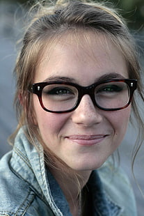 แว่นตา, สีน้ำตาล, รอยยิ้ม, ระยะใกล้, ผู้หญิง, ใบหน้า, เซลฟี่, ผู้หญิงที่มีแว่นตา, วอลล์เปเปอร์ HD HD wallpaper