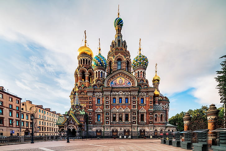 the sky, clouds, the city, street, crosses, the fence, view, building, home, Peter, area, lights, Saint Petersburg, Church, temple, Russia, architecture, megapolis, The Savior on Blood, dome, Orthodox, Leningrad, Church of the Savior on Blood, the Cathedral of our Savior on spilled Blood, HD wallpaper
