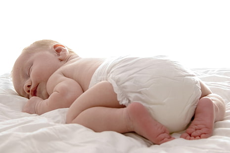 眠っているかわいい赤ちゃん、赤ちゃんの白いおむつ、赤ちゃん、、かわいい、 HDデスクトップの壁紙 HD wallpaper
