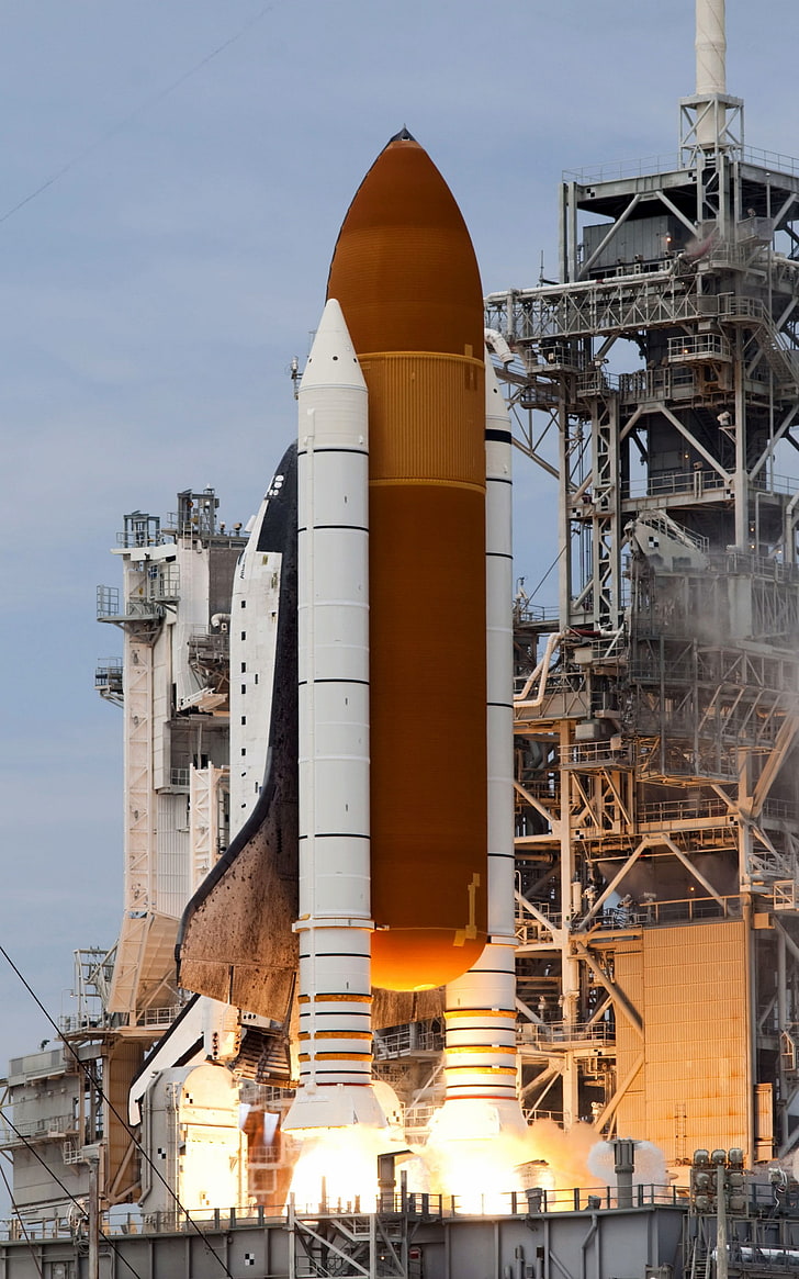 Pesawat ulang-alik Atlantis, NASA, landasan peluncuran, tampilan potret, Wallpaper HD, wallpaper seluler