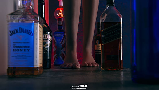 Jack Daniel's, whisky, feet, Johnnie Walker, HD wallpaper HD wallpaper