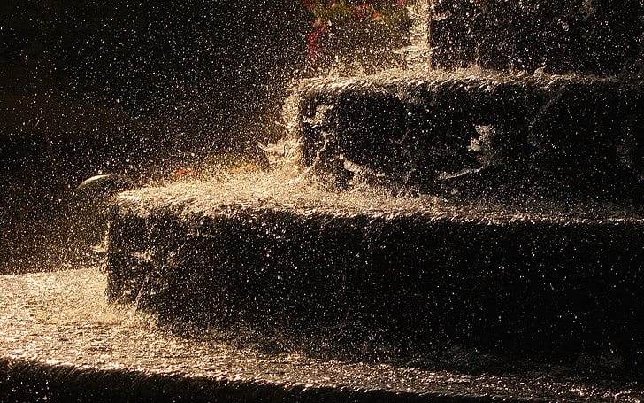 grauer Brunnen im Freien, Regen, Treppe, HD-Hintergrundbild