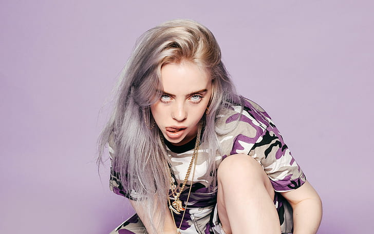 Billie Eilish, penyanyi, narkoba, lidah, wanita, latar belakang sederhana, kamuflase, ungu, Wallpaper HD