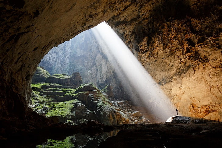 jaskinia, Hang Son Doong, promienie słoneczne, przyroda, skała, trawa, krajobraz, Wietnam, Tapety HD