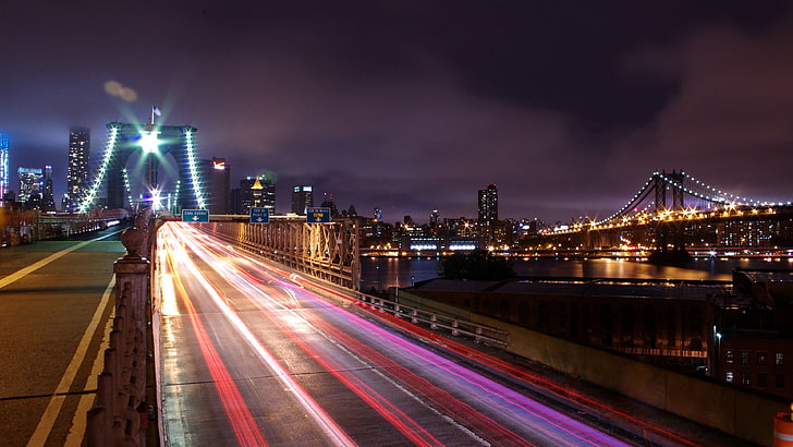 szary betonowy most, noc, światła, długa ekspozycja, pejzaż miejski, miasto, Nowy Jork, ulica, most, wieżowiec, Tapety HD