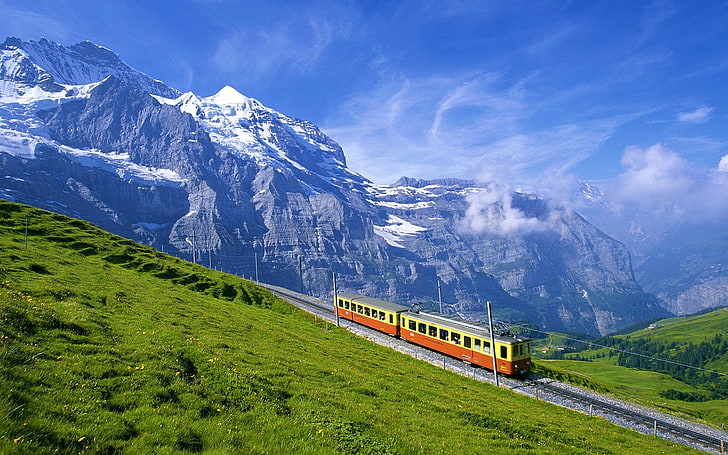 รถไฟสีเหลืองและส้ม, รถราง, รถไฟ, เทือกเขาแอลป์, ภูเขา, ความสูง, ท้องฟ้า, วอลล์เปเปอร์ HD
