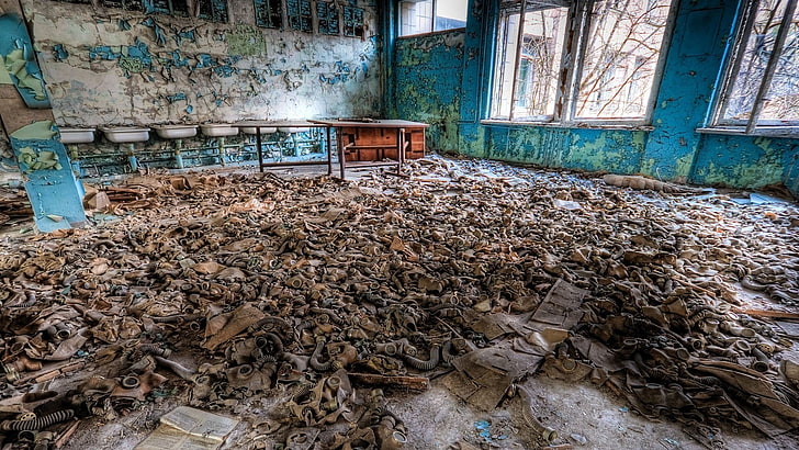 szary stalowy zlew, wnętrze, opuszczone, okno, pokój, maski gazowe, HDR, pusty, Czarnobyl, Ukraina, stół, Prypeć, radioaktywny, Tapety HD