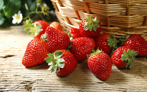 Lebensmittel, Erdbeeren, Körbe, Obst, Holzoberfläche, HD-Hintergrundbild HD wallpaper