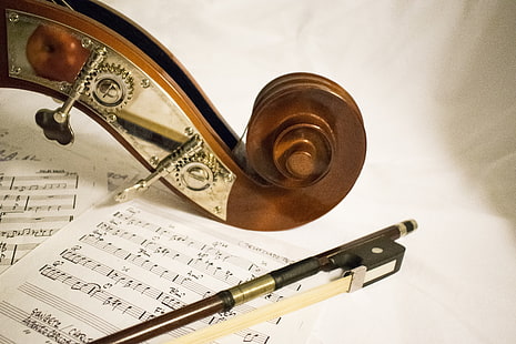 violino marrone con arco e note musicali, contrabbasso, arco, spartito, musica, Sfondo HD HD wallpaper