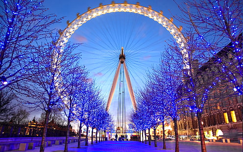 2100x1312 px, niebieski, lampki choinkowe, diabelski młyn, Londyn, London Eye, ścieżka, drzewa, Tapety HD HD wallpaper