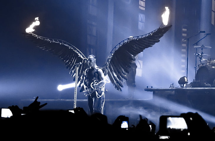 человек с черными крыльями держит гитару, Rammstein, R +, хэви метал, металл, немецкий, хардкор, HD обои