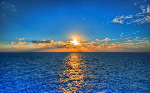 badan air di bawah langit biru, langit, matahari, laut, jalan, refleksi, awan, riak, cakrawala, garis, Wallpaper HD HD wallpaper