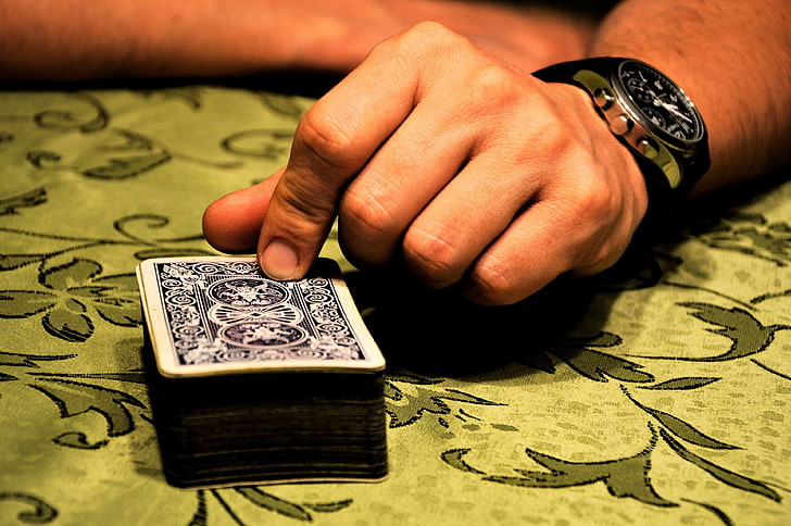 Карты часы как играть в карты бесплатно в покер без регистрации
