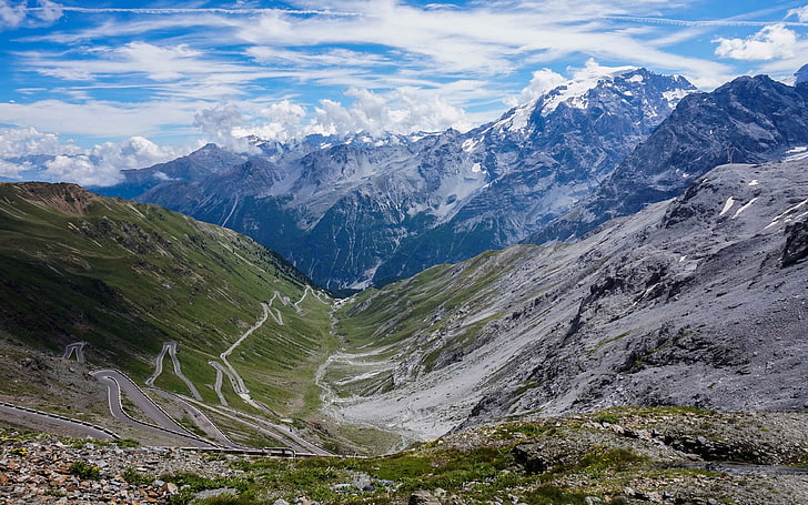 Перевал Стельвио Горный перевал в муниципалитете Бормио в Италии Асфальтовый перевал в Восточных Альпах 2560 × 1440, HD обои