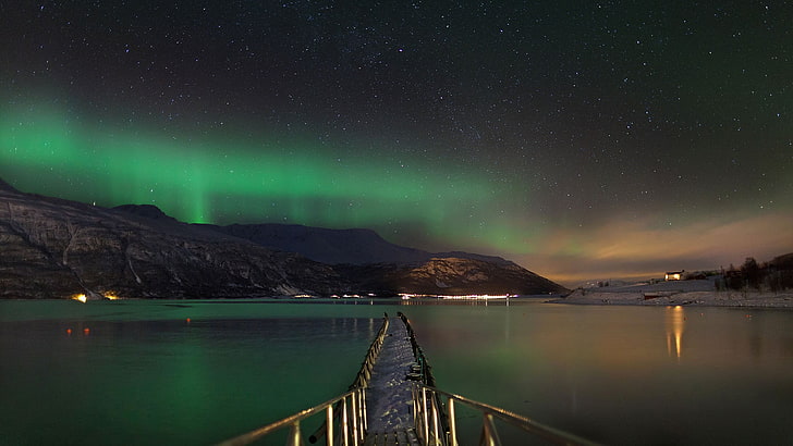 naturaleza, paisaje, Noruega, montañas, aurora boreal, auroras, noche, lago, muelle, invierno, nieve, luces, estrellas, reflexión, Fondo de pantalla HD