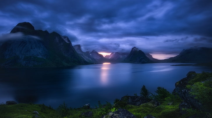 azul, nubes, oscuro, hierba, lago, paisaje, Lofoten, montaña, naturaleza, Noruega, arbustos, puesta de sol, Fondo de pantalla HD