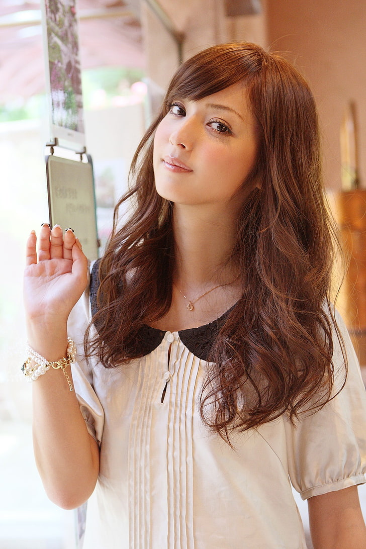 Sasaki Nozomi, Model, Asiatin, Japanerin, Blick auf Betrachterin, Brünette, braune Augen, HD-Hintergrundbild, Handy-Hintergrundbild
