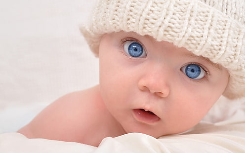 белая вязаная шапка ребенка, ребенок, голубые глаза, шляпа, взгляд, удивление, эмоция, ребенок, HD обои HD wallpaper
