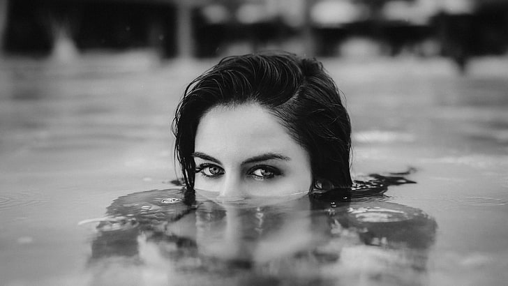wajah di bawah air, monokrom, bawah air, wajah, wanita, model, Aurela Skandaj, rambut basah, Wallpaper HD