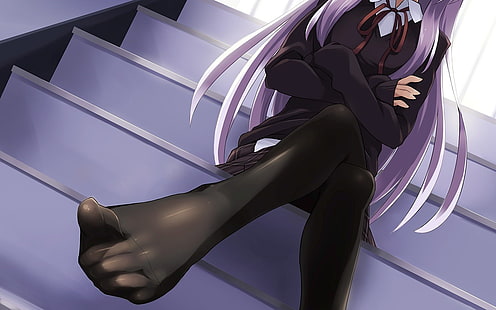 fötter fetisch anime illustartion, animeflickor, strumpor, Otoba-sama ni wa Sakaraenai, långt hår, lila hår, fötter, korsade ben, armar korsade, HD tapet HD wallpaper
