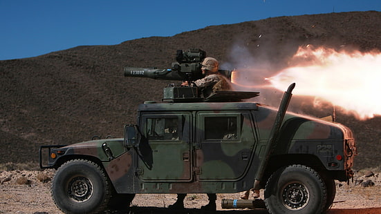 soldato su auto verde che spara un missile, Humvee, HMMWV, SUV, lancio di un missile, soldato, esercito americano, Sfondo HD HD wallpaper