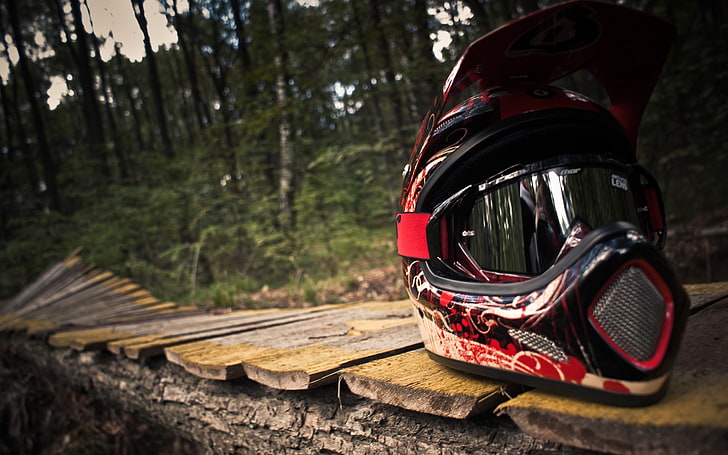 красный и черный шлем для мотокросса, лес, дорожка, шлем, маунт байк, HD обои