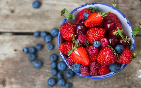 Berries Strawberries Raspberries Blueberries Plate, berries, strawberries, raspberries, blueberries, plate, HD wallpaper HD wallpaper