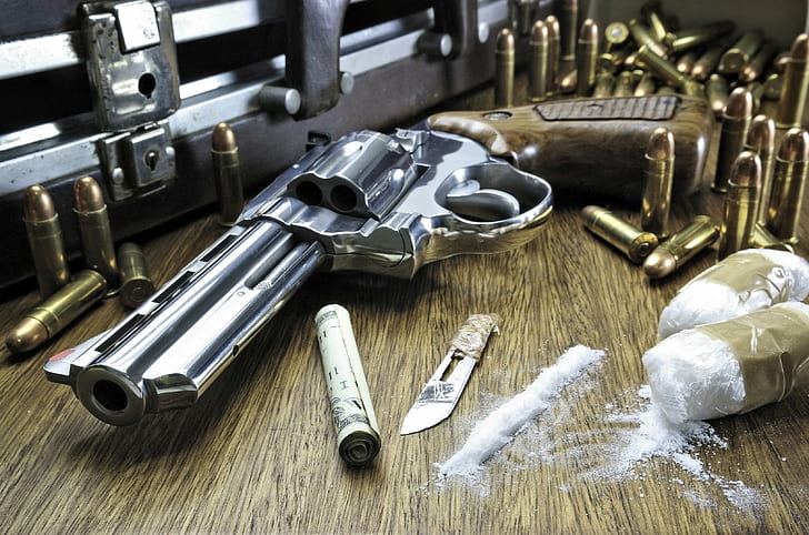Боеприпасы, пуля, сигарета, кокаин, криминал, темнота, наркотики, пистолет, оружие, HD обои