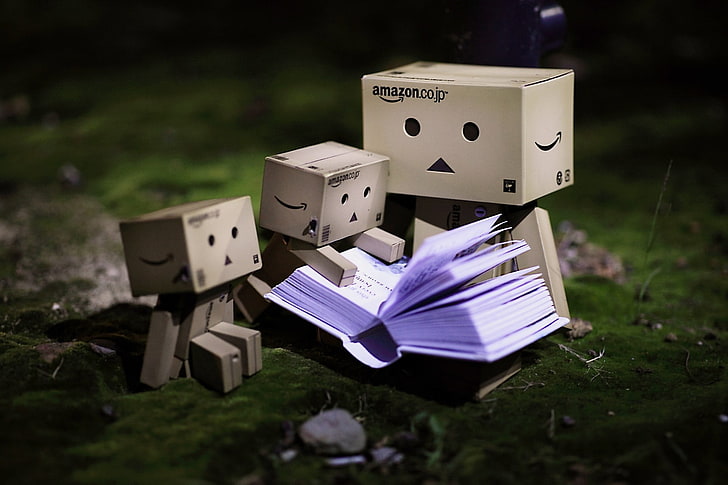 Danbo, danbo, cardboard robot, small, book reading, HD wallpaper