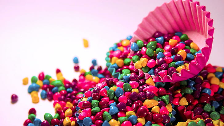 * Colorful Cy *, caramelos multicolores en forma de corazón y delineador de magdalenas, dulces, deliciosos, verdes, arcoíris, rosados, colores, coloridos, yellos, dulces, azules, 3d y abstractos, Fondo de pantalla HD