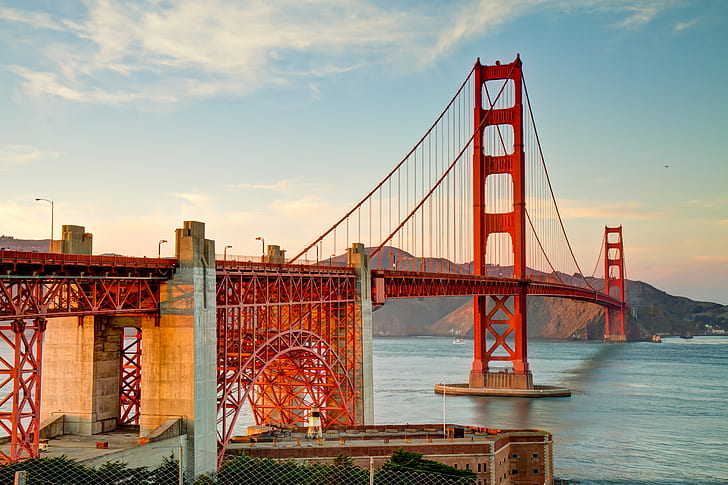 サンフランシスコブリッジ、ゴールデンゲート、アメリカ、サンフランシスコ、サスペンション、山、海峡、雲、空、ゴールデンゲート、サンフランシスコブリッジ、 HDデスクトップの壁紙