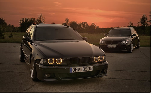 검은 BMW 세단 2 대, 일몰, BMW, 조명, E39, E61, HD 배경 화면 HD wallpaper