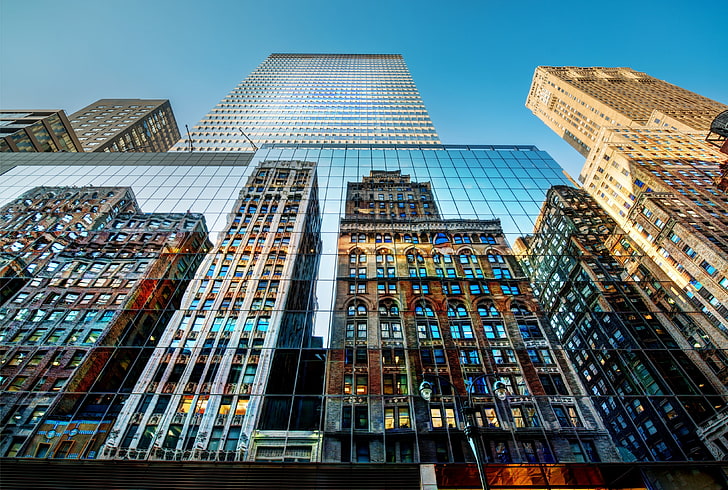 сива бетонна сграда, небостъргач, град, отражение, гледка на червеи, градски пейзаж, Ню Йорк, HDR, архитектура, HD тапет
