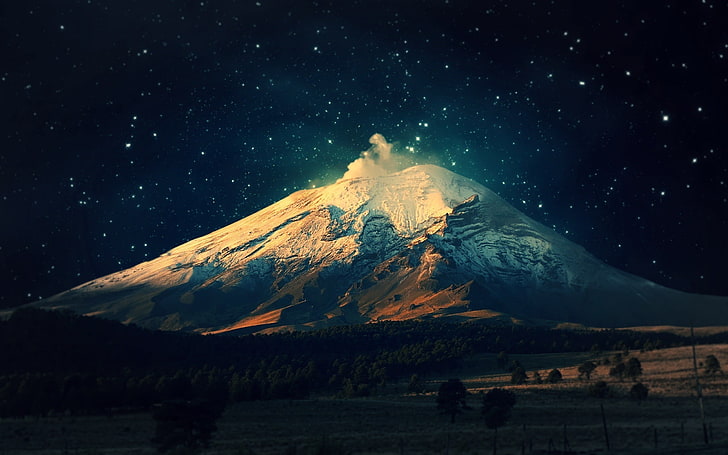 snötäckt berg tapet, berg täckt med snömålning, landskap, natt, berg, träd, rymden, vinter, Villarrica, himmel, stjärnor, vulkan, HD tapet