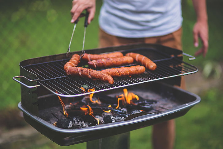 barbecue, bbq, boy, chef, coals, cook, cooking, delicious, dinner, fire, food, foodporn, grill, grilling, heat, human, man, meal, meat, sausages, tasty, yummy, HD wallpaper