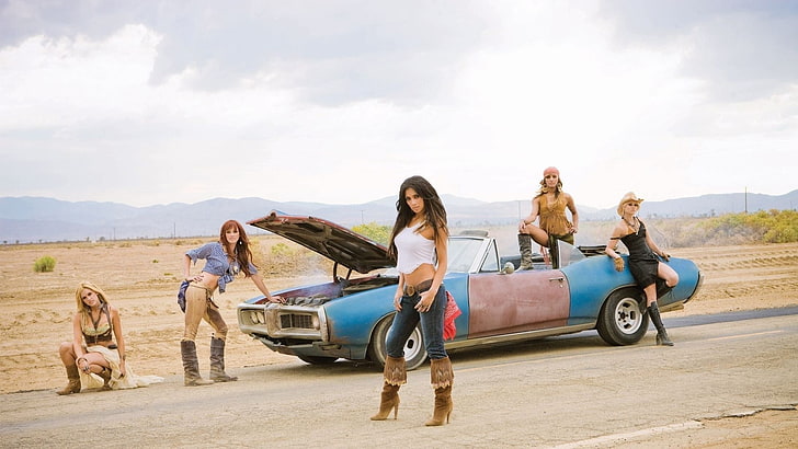 top corto bianco da donna e jeans aderenti blu, The Pussycat Dolls, donne con auto, Nicole Scherzinger, Kimberly Wyatt, Sfondo HD