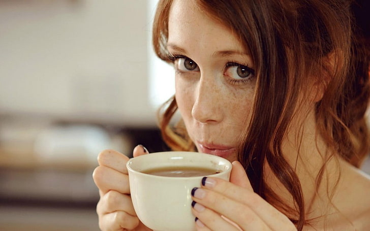 coffee, redhead, freckles, women, face, cup, looking at viewer, Charlotte Herbert, Chad Suicide, HD wallpaper