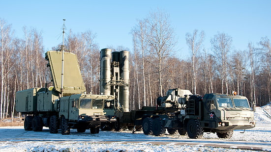 deux véhicules militaires avec lance-roquettes, S-400, Triumf, missile, Growler, SA-21, anti-aérien, arme, forces armées russes, système SAM, Russie, neige, Fond d'écran HD HD wallpaper