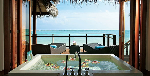 Lux Maldives Water Bungalow Spa Bath, isla, atolón, tropical, baño, laguna, jacuzzi, bungalow de agua, flores, océano, azul, paraíso, Fondo de pantalla HD HD wallpaper