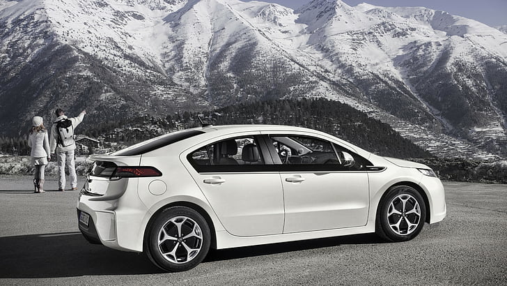 grayscale photography of white 5-door hatchback near man and woman, Chevrolet Volt, electric cars, Chevrolet, Vauxhall Ampera, Opel Ampera, hybrid, review, ecosafe, mountain, HD wallpaper