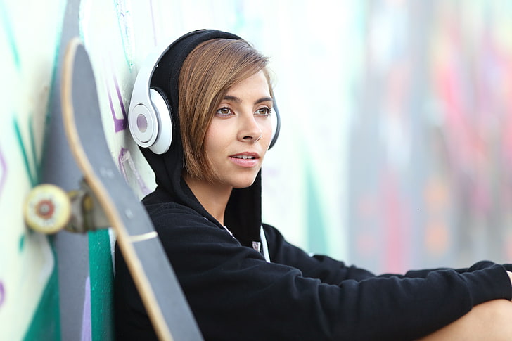 headphones, skateboarding, students, street, women, hoods, HD wallpaper